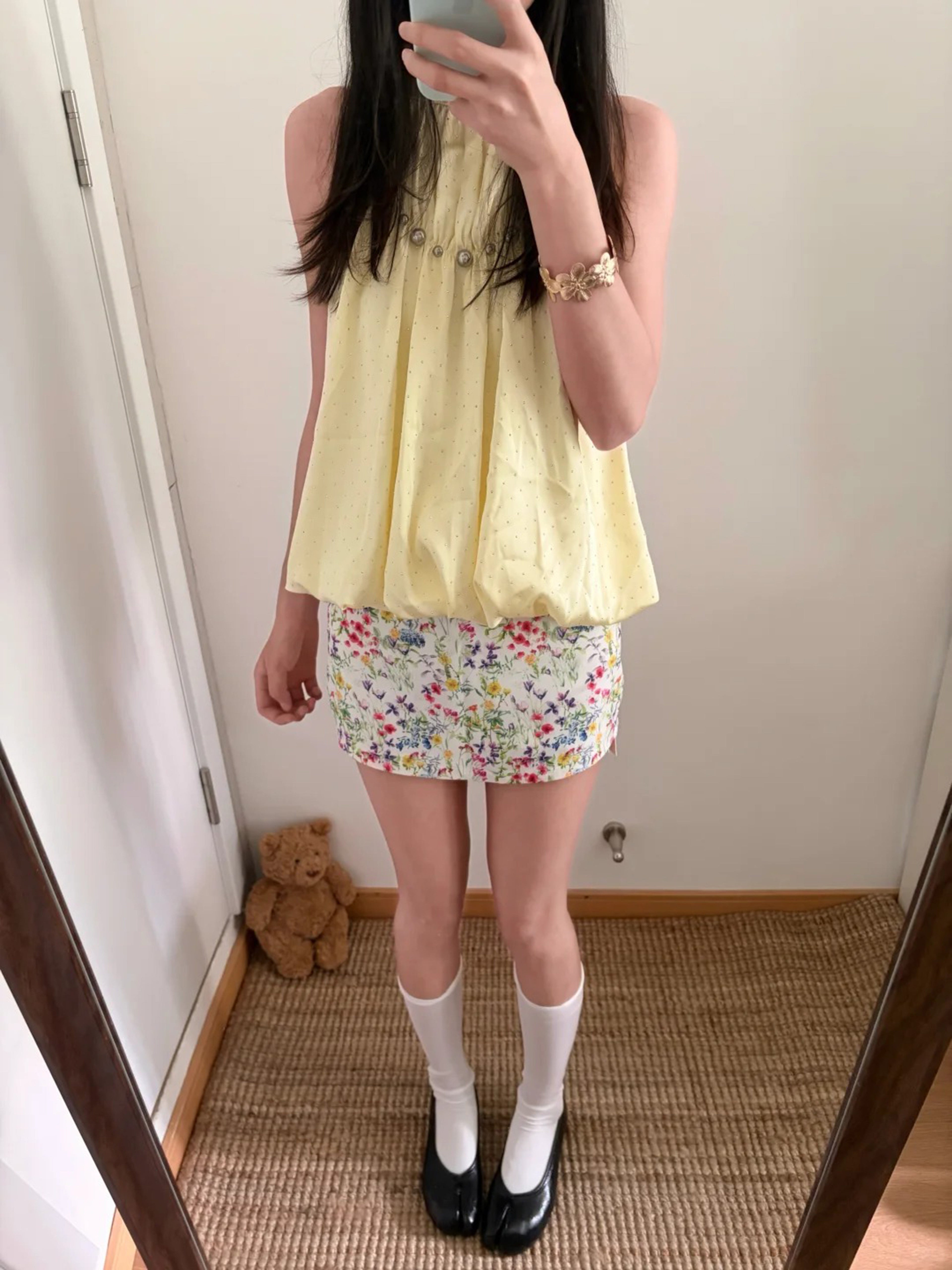 Sleeveless halter bubble top
