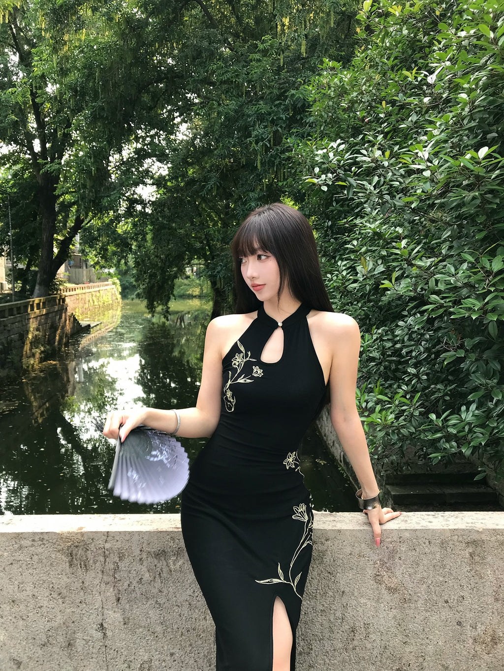 Sleeveless slim-fit slit bodycon dress