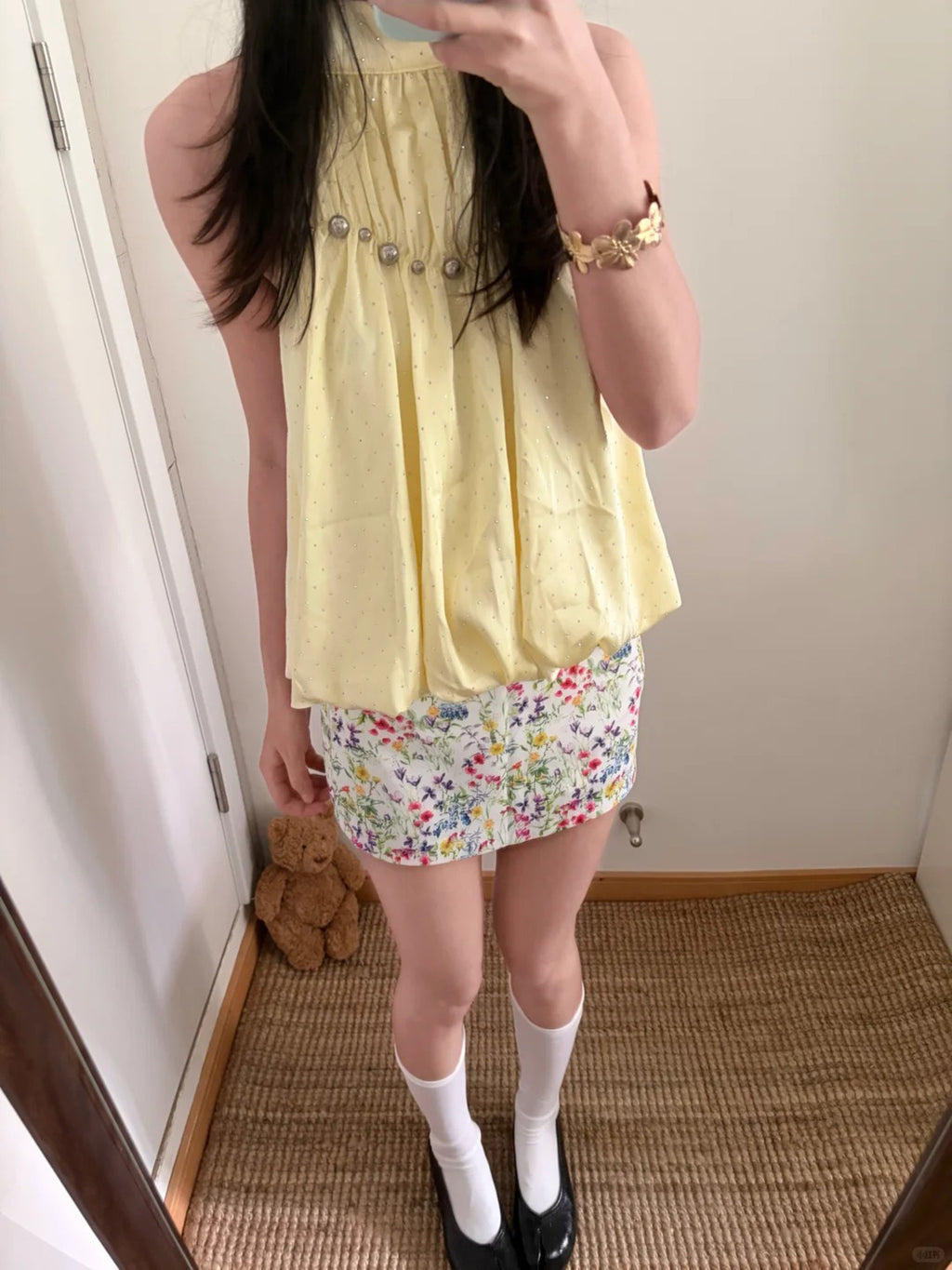 Sleeveless halter bubble top