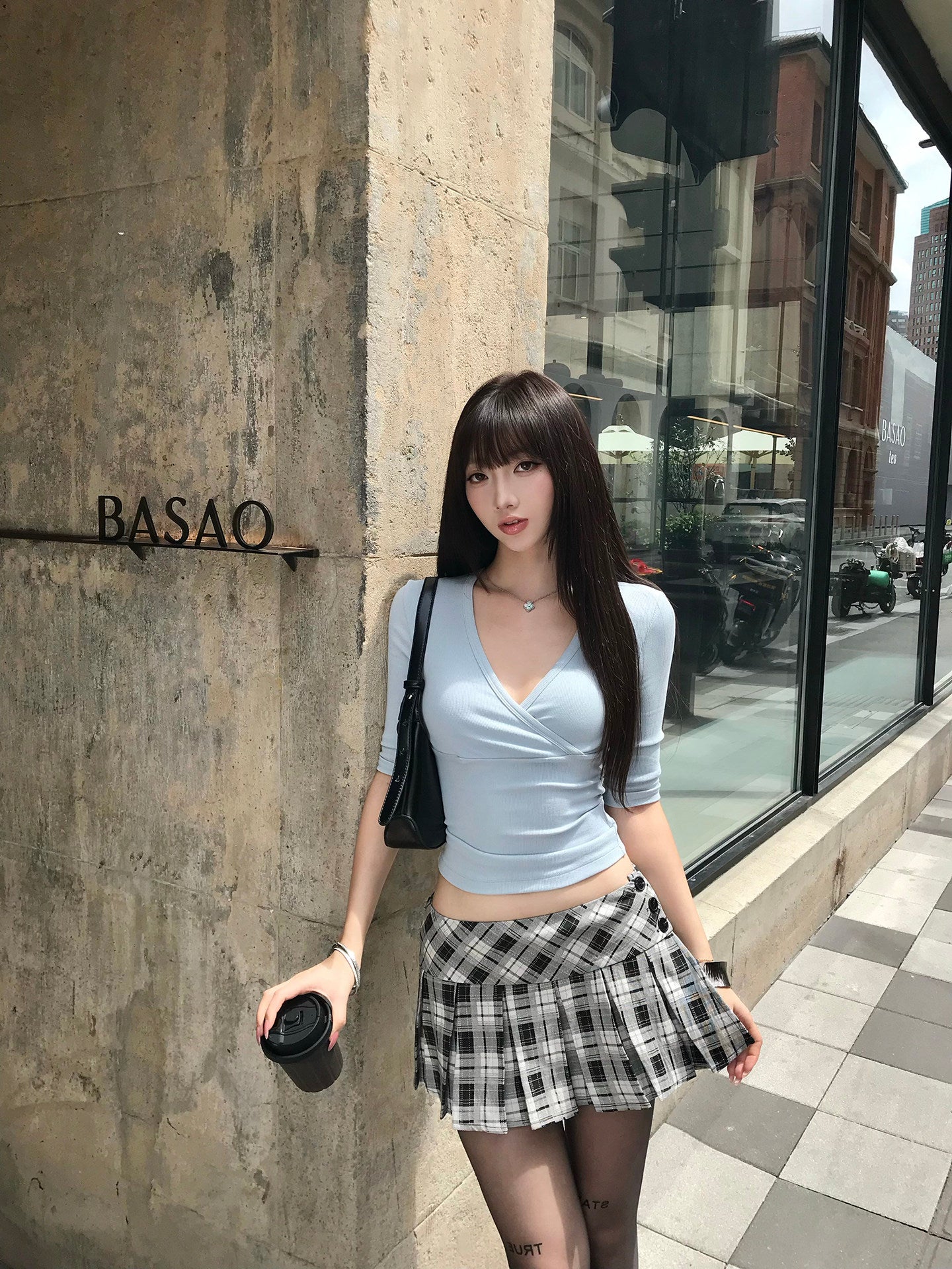 Blue V-neck slim-fitting short top