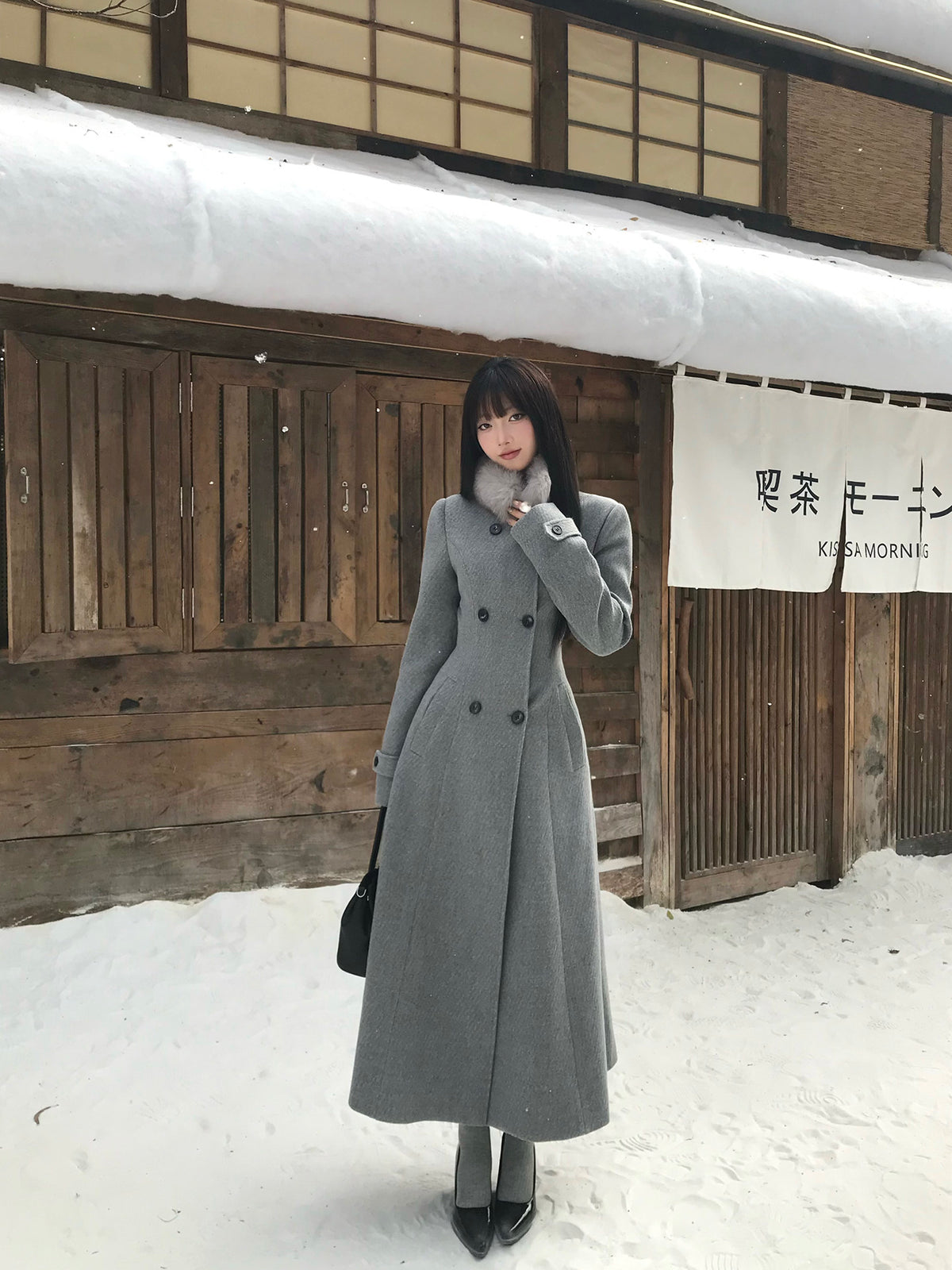 Waist-Defined Wool Coat with Structured Shoulders, Without a Fur Collar Scarf
