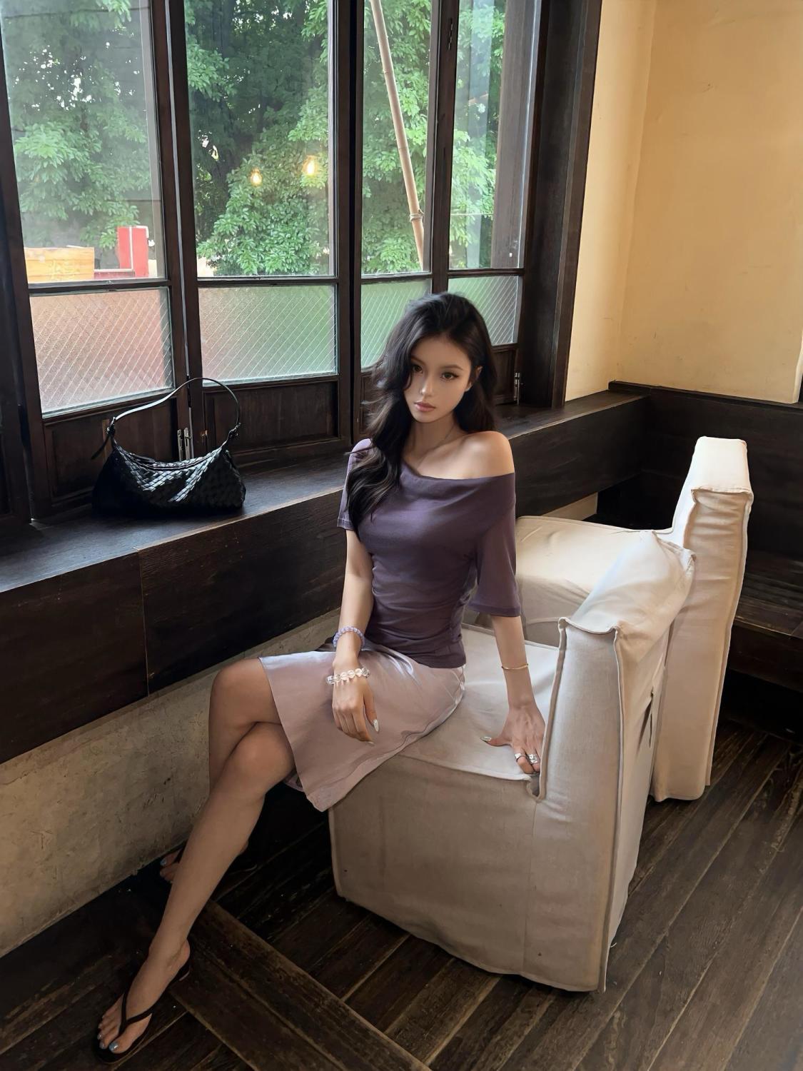 Purple knitted short-sleeve top with high-waist slimming skirt