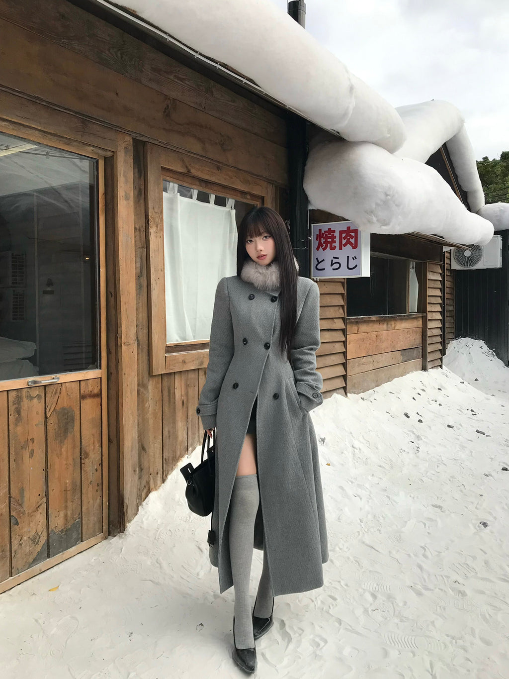Waist-Defined Wool Coat with Structured Shoulders, Without a Fur Collar Scarf