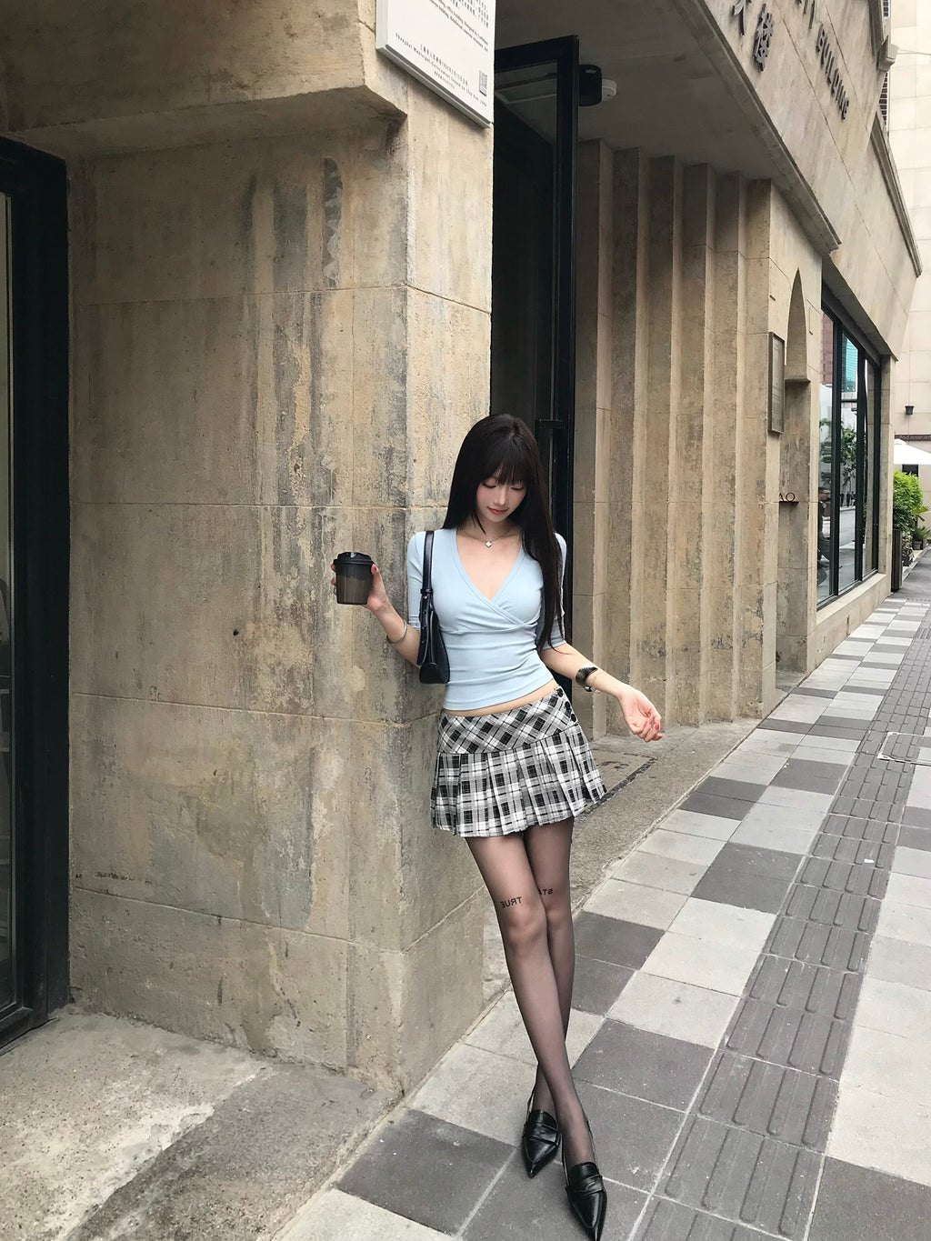 Blue V-neck slim-fitting short top