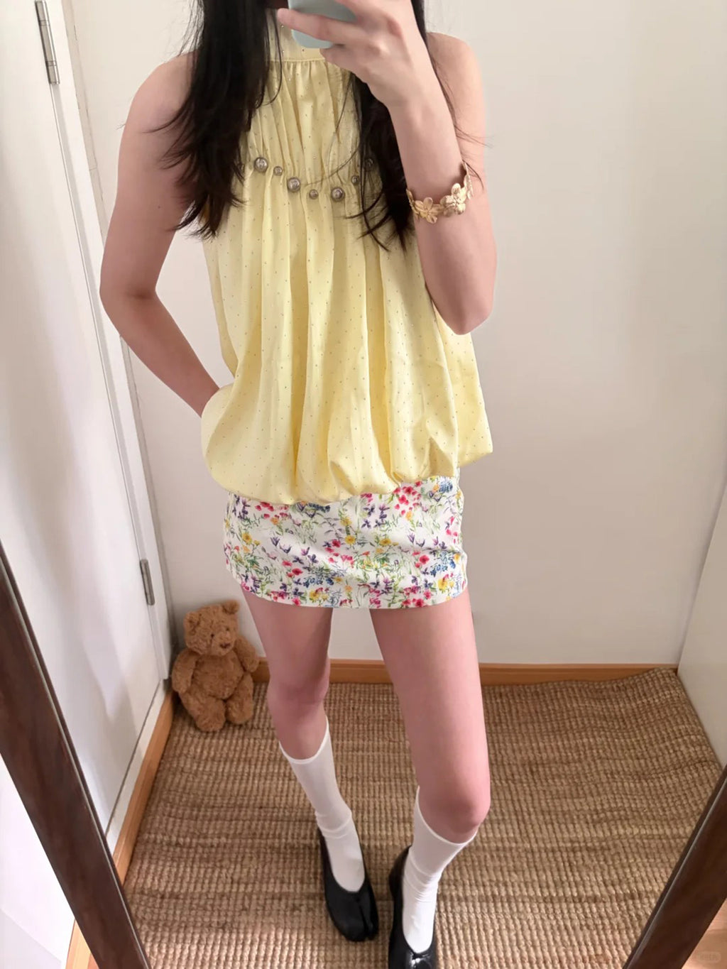 Sleeveless halter bubble top