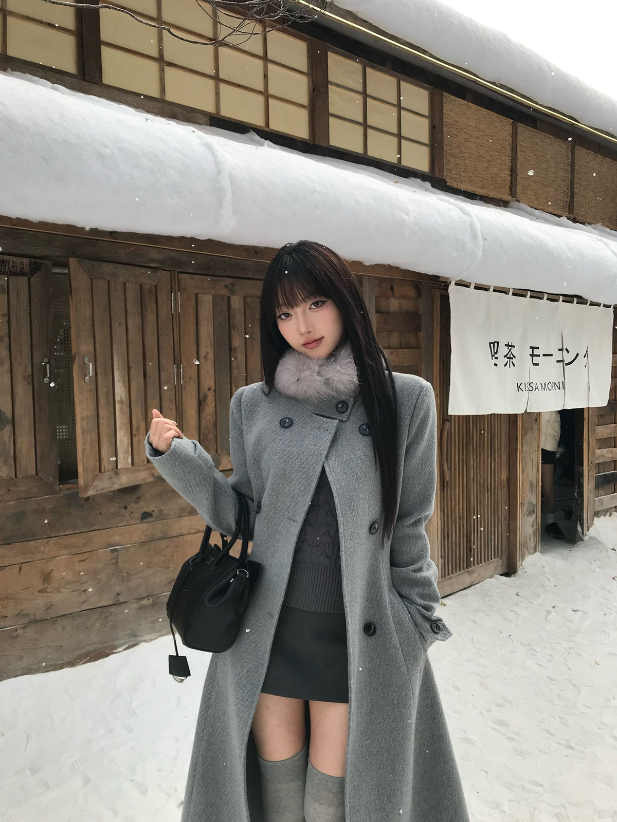 Waist-Defined Wool Coat with Structured Shoulders, Without a Fur Collar Scarf