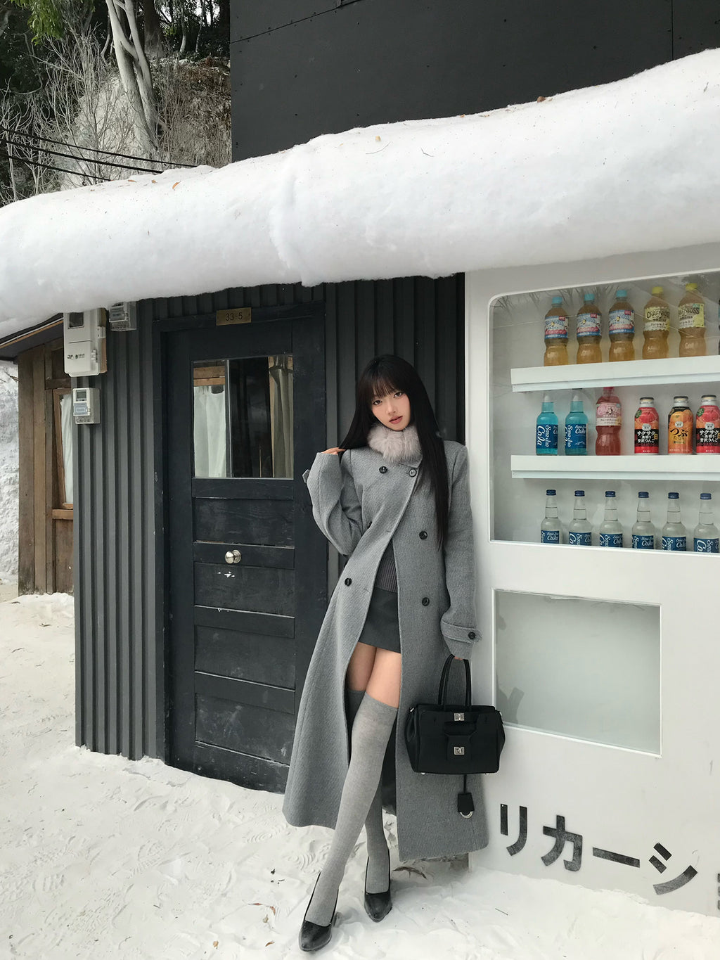 Waist-Defined Wool Coat with Structured Shoulders, Without a Fur Collar Scarf