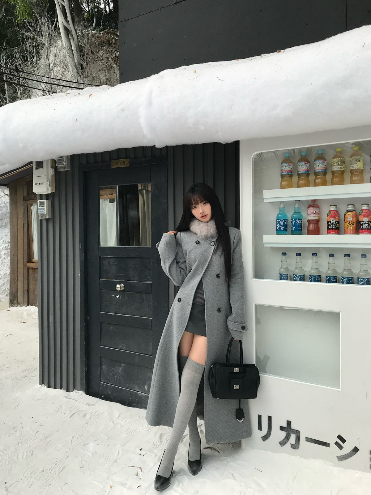 Waist-Defined Wool Coat with Structured Shoulders, Without a Fur Collar Scarf
