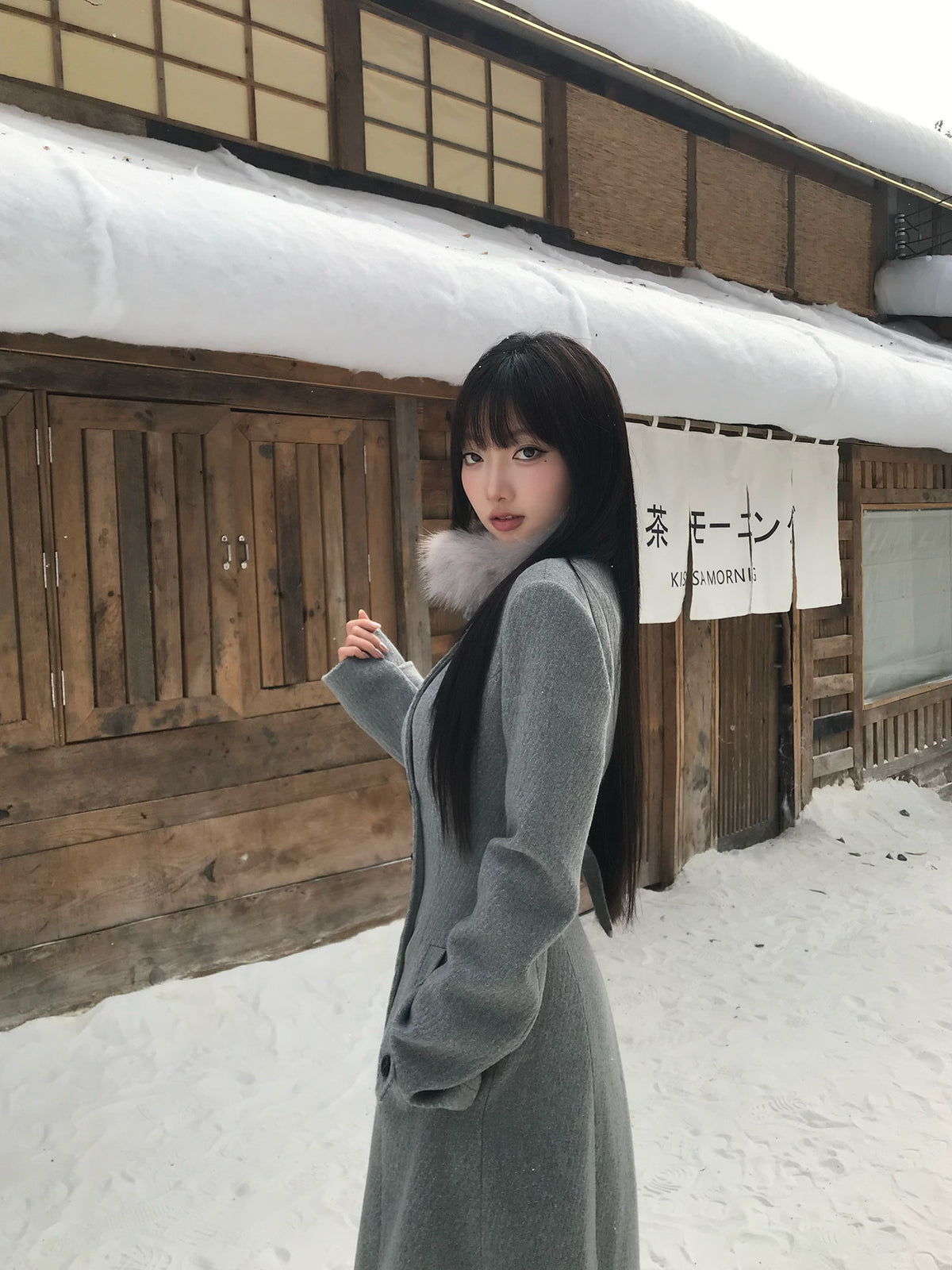 Waist-Defined Wool Coat with Structured Shoulders, Without a Fur Collar Scarf