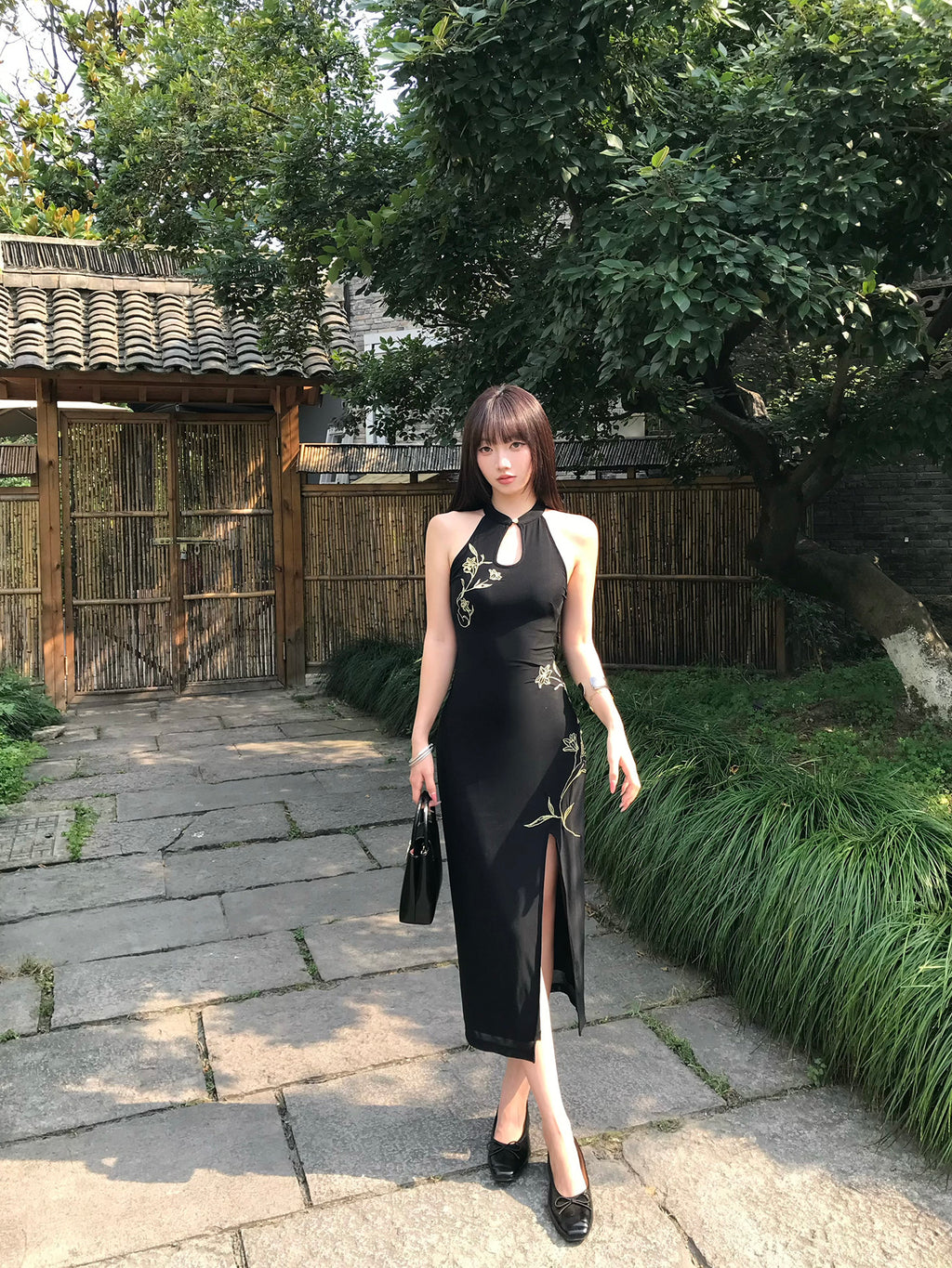 Sleeveless slim-fit slit bodycon dress