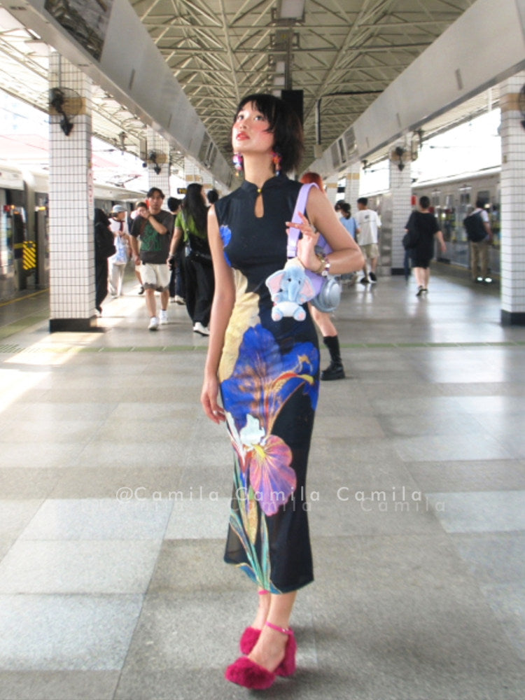 Waist-cinching, curve-hugging fishtail skirt