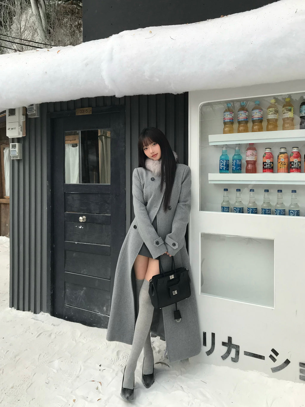 Waist-Defined Wool Coat with Structured Shoulders, Without a Fur Collar Scarf