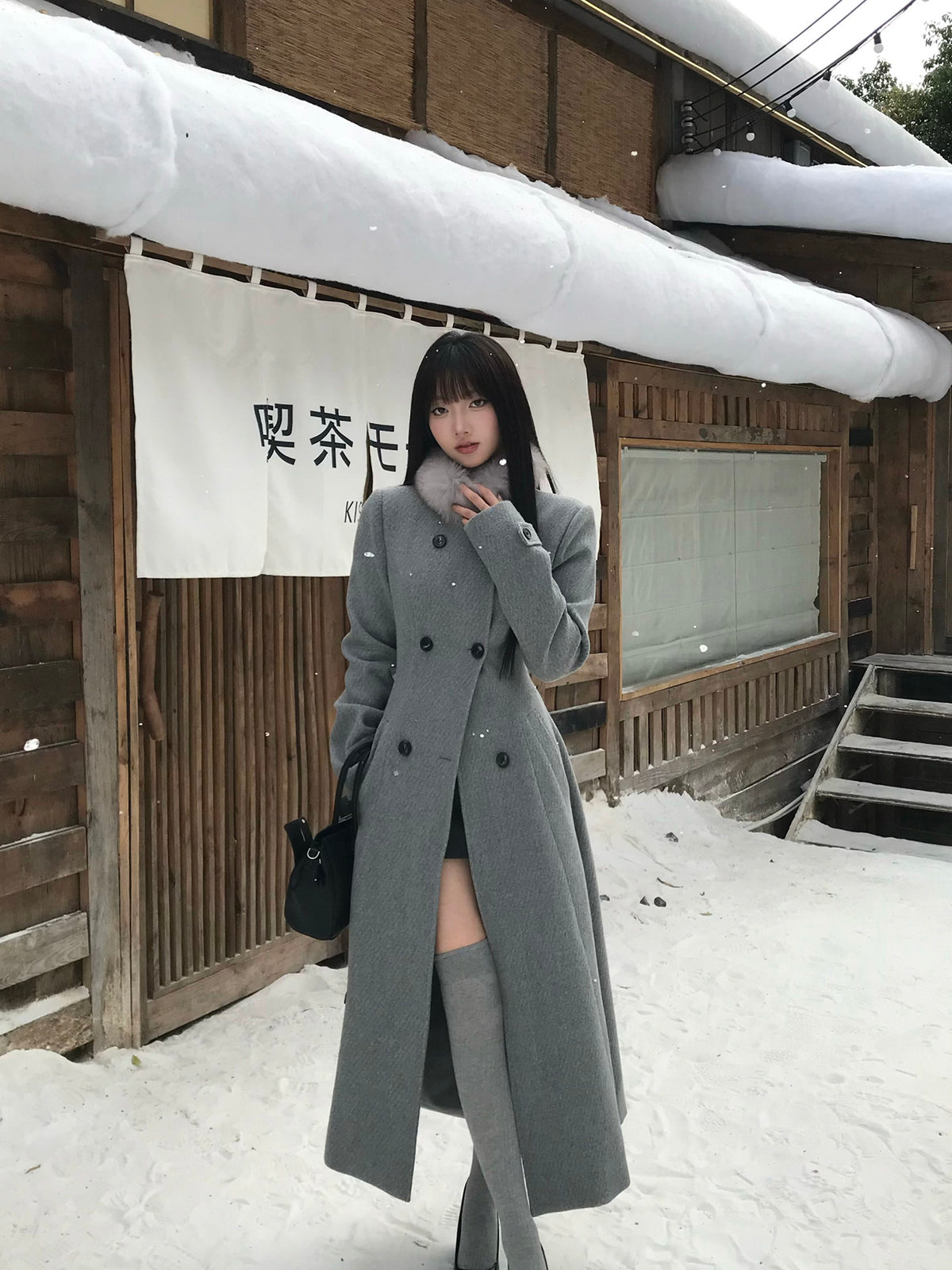 Waist-Defined Wool Coat with Structured Shoulders, Without a Fur Collar Scarf