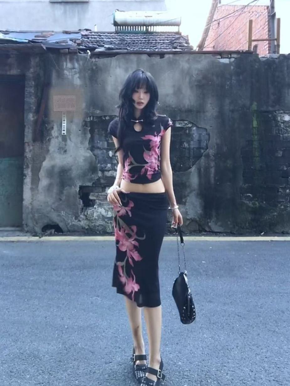 Short-sleeve top + high-waist skirt set