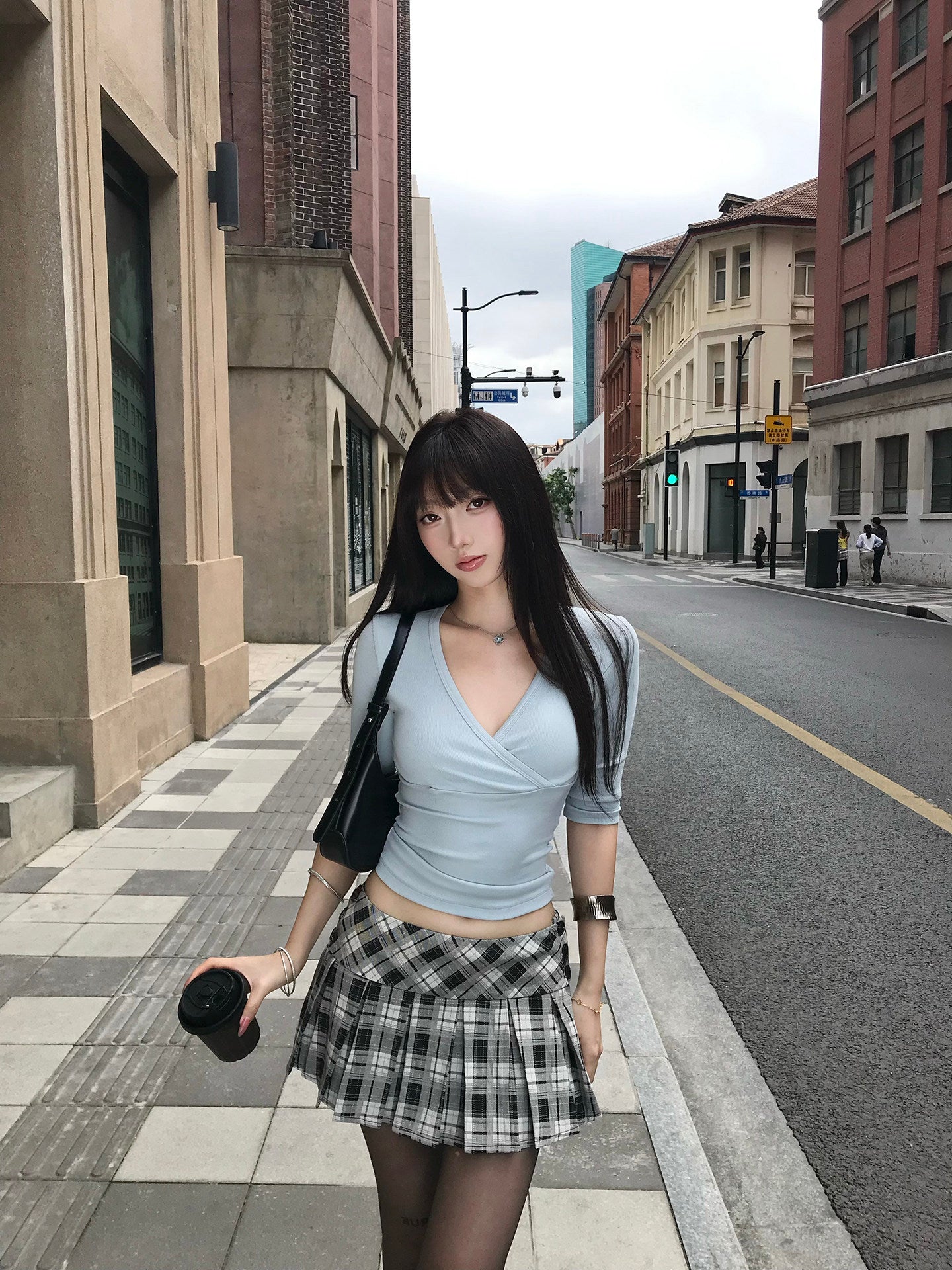 Blue V-neck slim-fitting short top