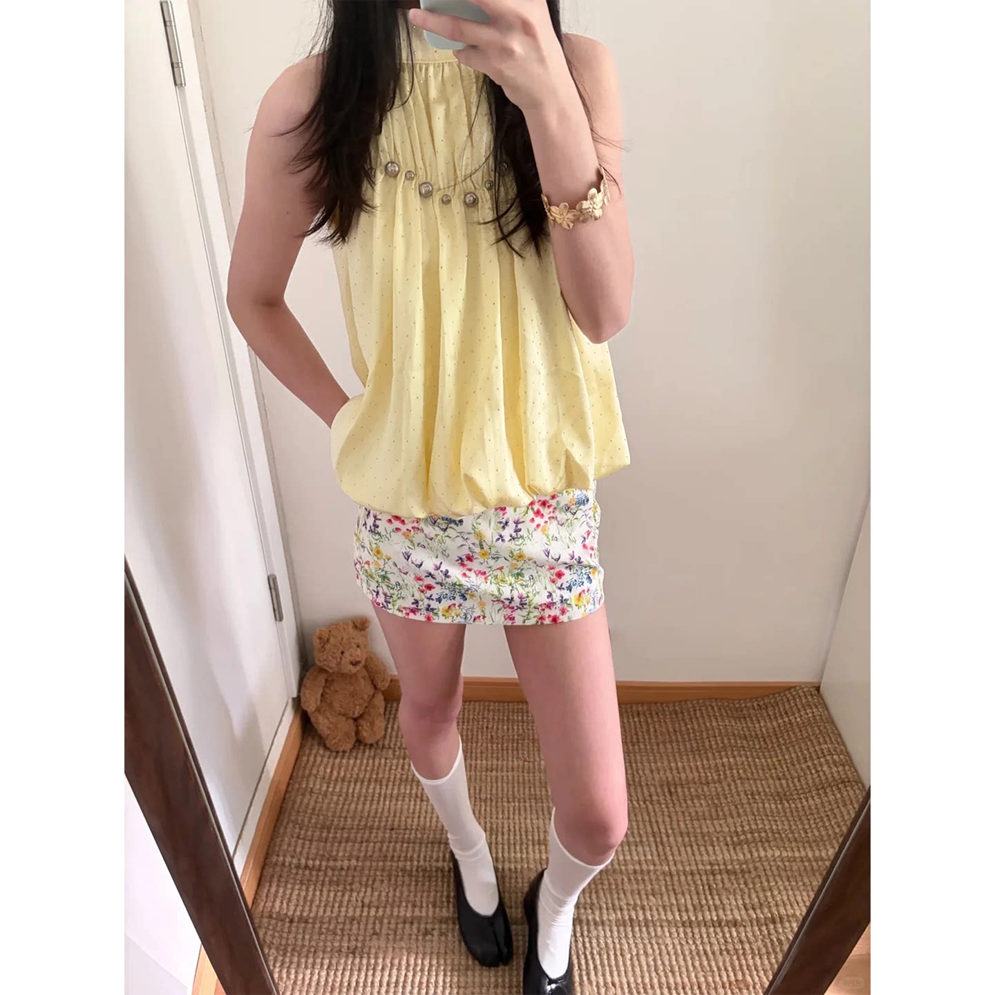 Sleeveless halter bubble top