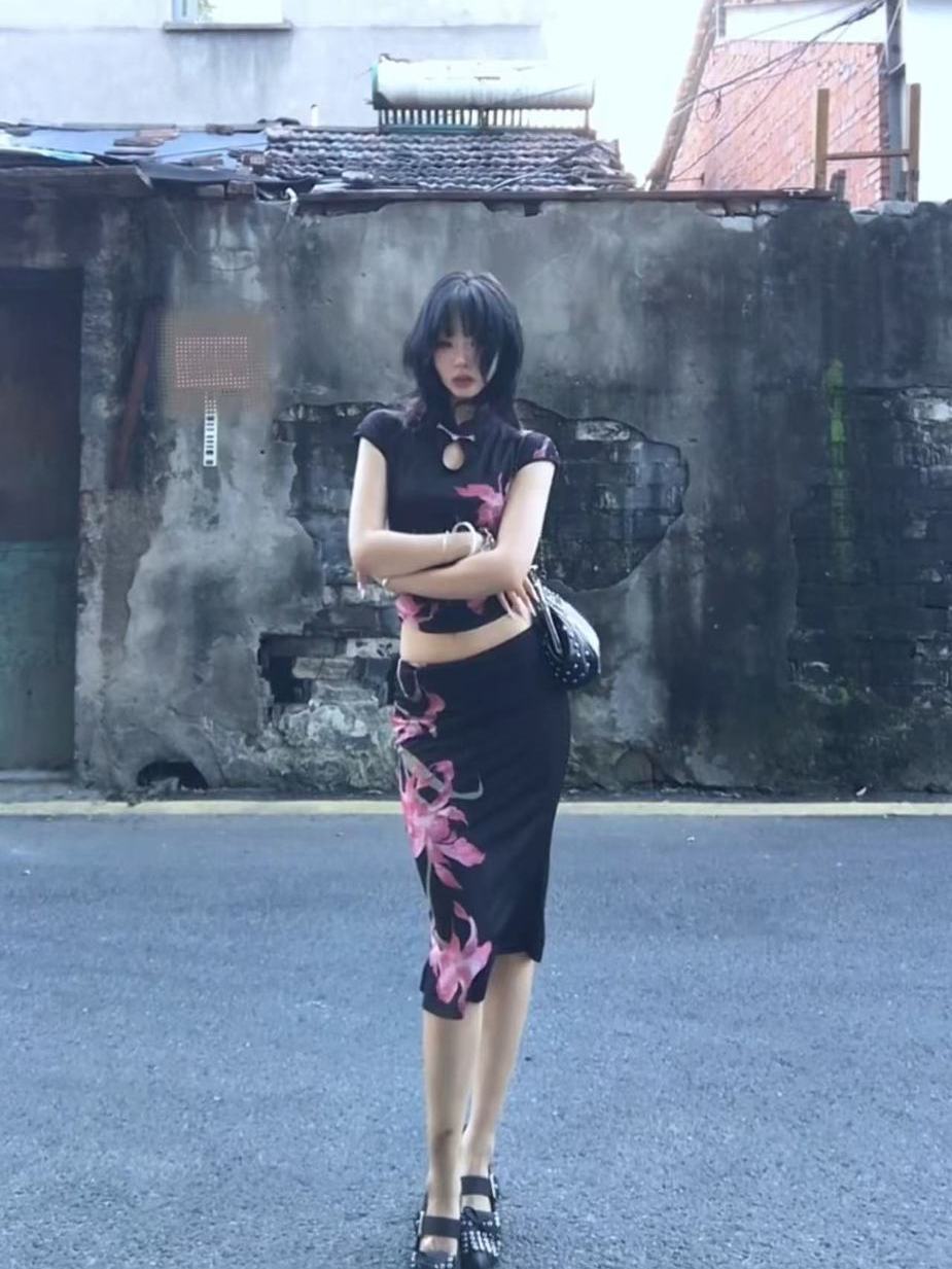 Short-sleeve top + high-waist skirt set