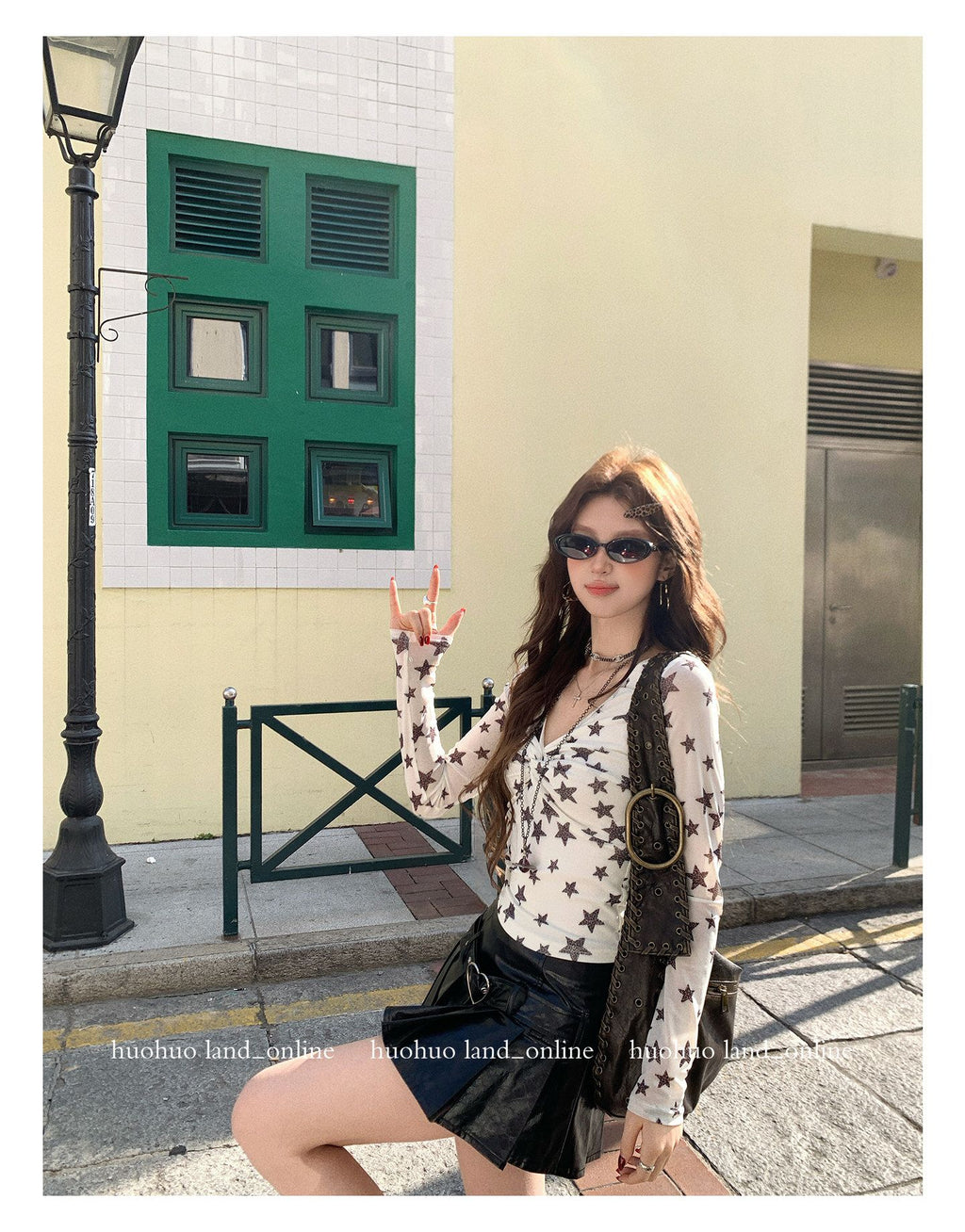 Star Print Twist Slim Fit T-Shirt