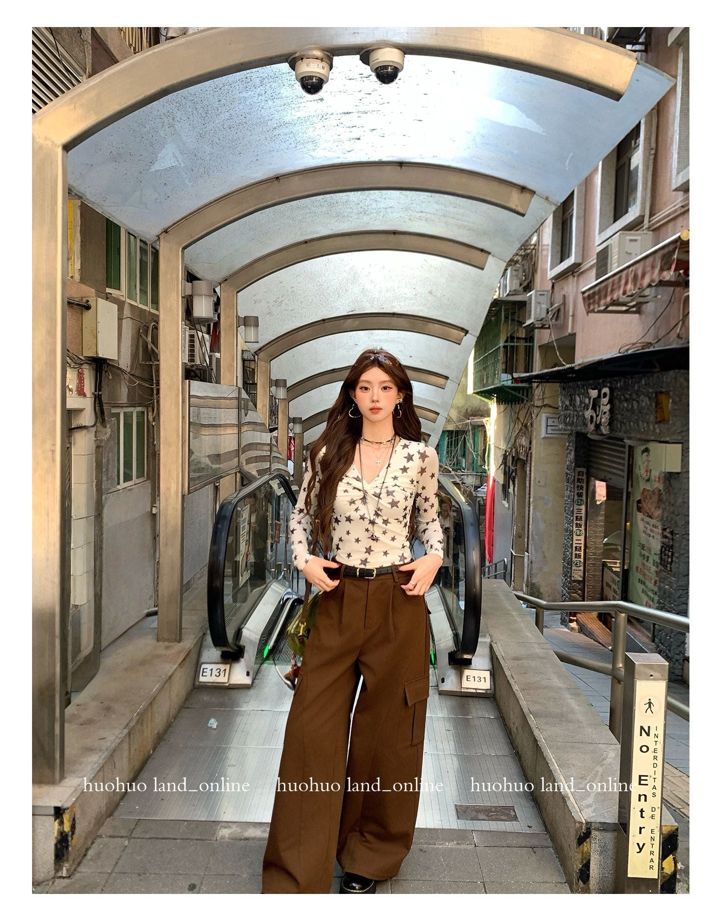Star Print Twist Slim Fit T-Shirt