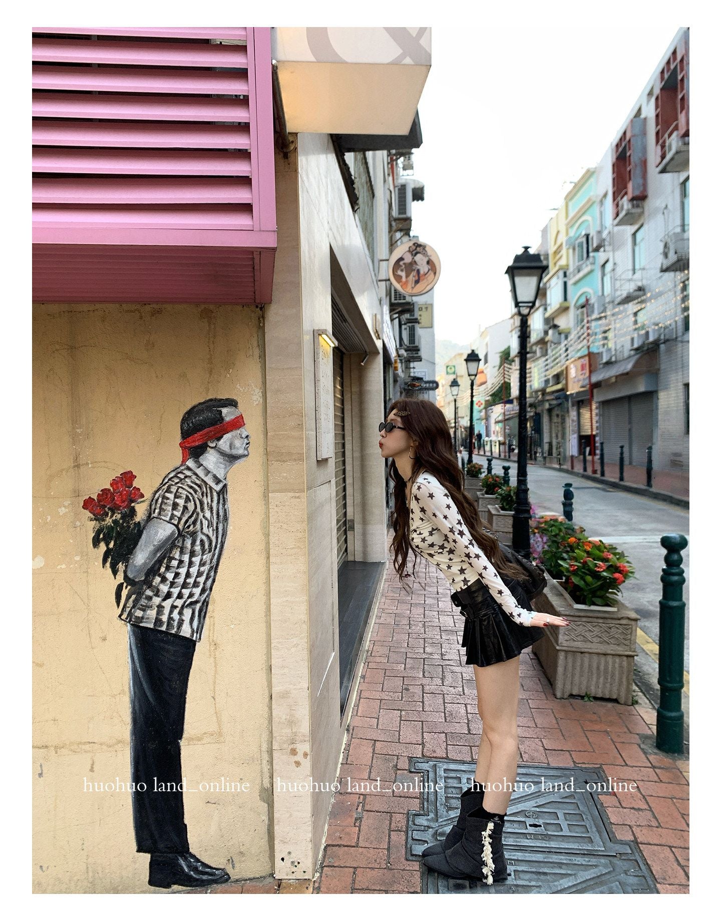 Star Print Twist Slim Fit T-Shirt