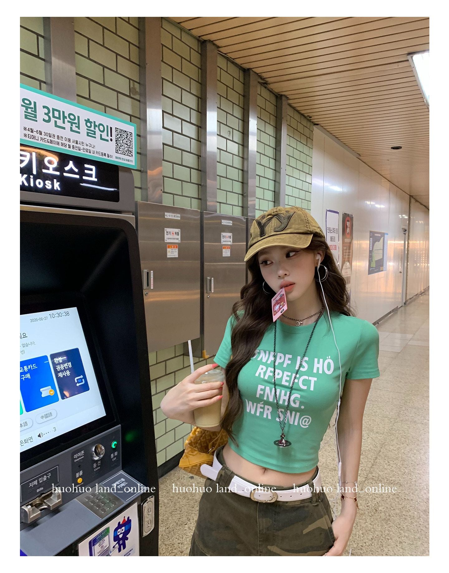 Color Block Letter Print Regular Shoulder Waist Cinched T-shirt